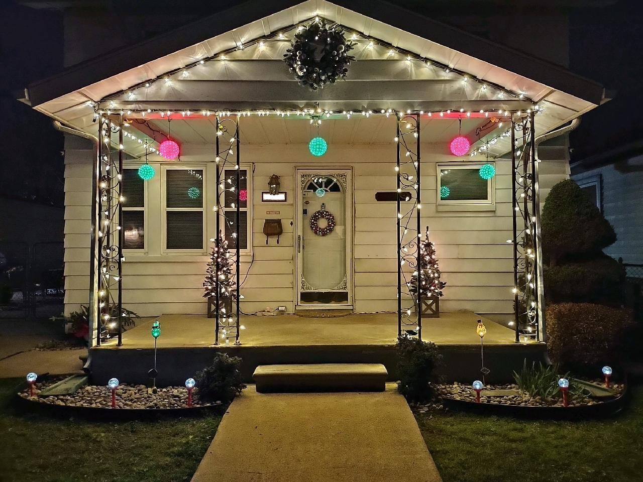 HouseInLights2.png